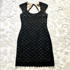 Ronni Nicole Women’s Scallop Detail Cap Sleeve Open Back Sheath Dress, Size 6